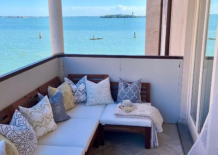 Lagoon Secret Apartment
